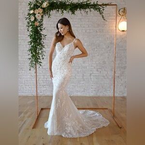 Stella York 7370 Wedding Dress (w/ Veil)